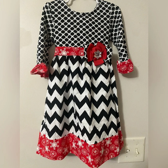 Counting Daisies Holiday Dress - Picture 1 of 7